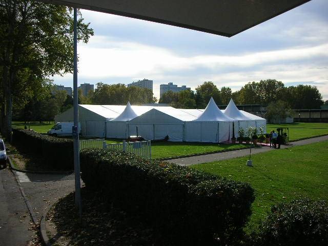 Installation de tente de 375m2 pour événement à Lyon 