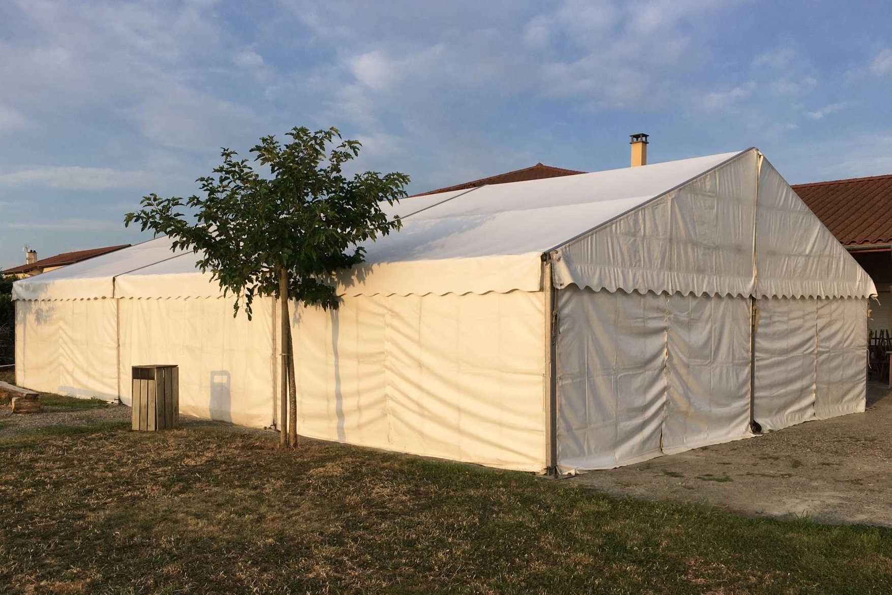 Location d’une tente de 150m2 pour mariage à Lyon